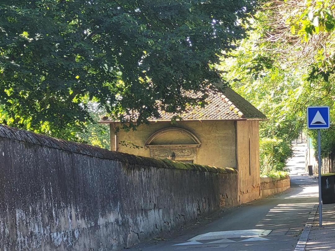 Atypique Chapelle Amenagee Hébergement de vacances Albigny-sur-Saone